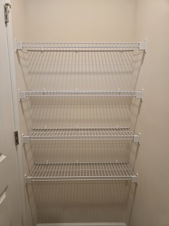 Building Photo - 883 Falls Grove Trl