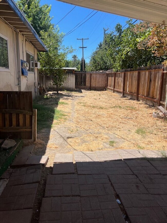 Building Photo - 149-151 N Santa Rita St