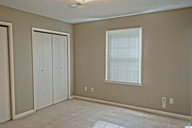 Building Photo - 2217 Villaret Dr SW