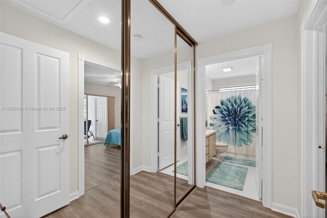 Building Photo - 7102 Geminata Oak Ct