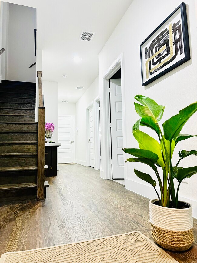 Building Photo - 512 Secretariat Dr