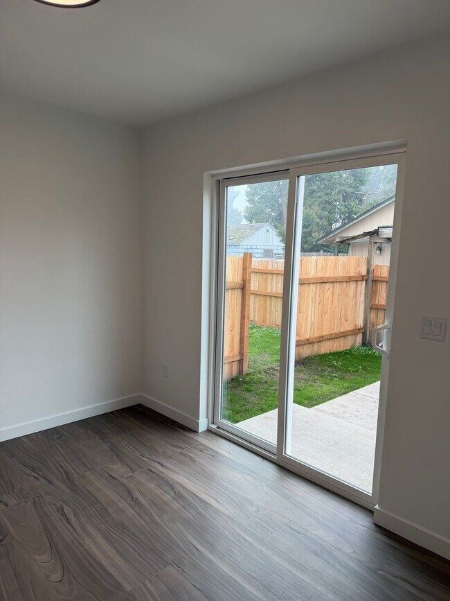 Building Photo - Brand new 3 bedroom 3 full bath townhouse in Thurston! MOVE IN SPECIAL!