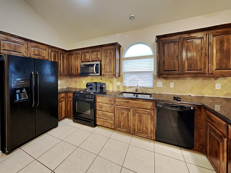 Building Photo - 6136 Kristen Dr