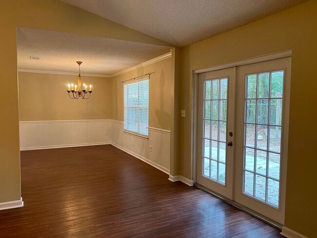 Building Photo - 8653 Oak Forest Trail