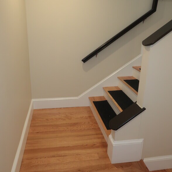 Building Photo - 32 Newhall St