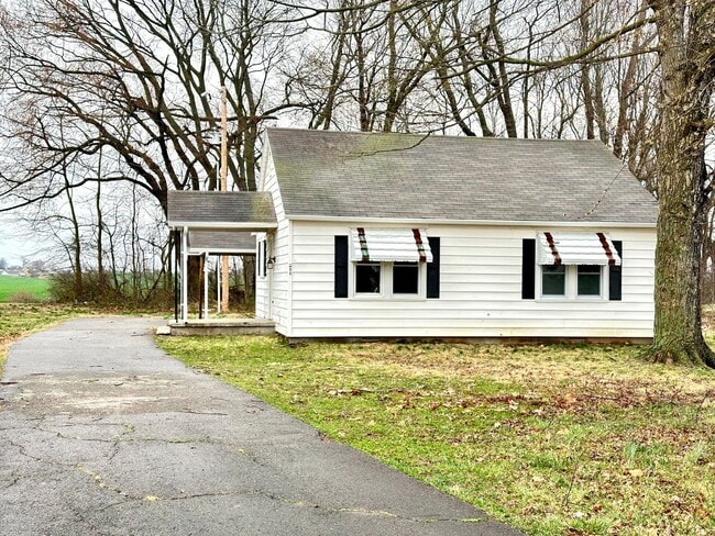 Primary Photo - 811 Pembroke Oak Grove Rd