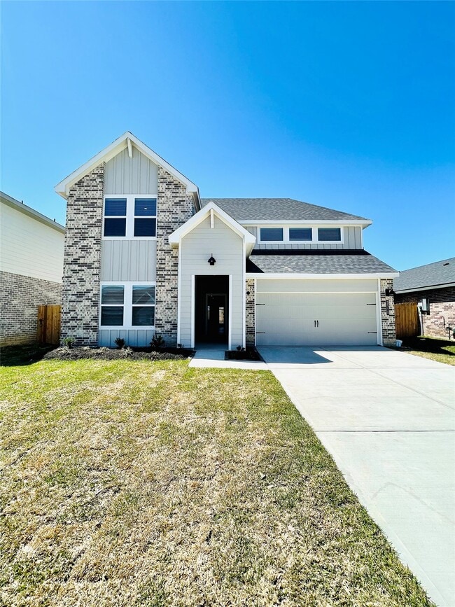Building Photo - 3310 Silverton Dr