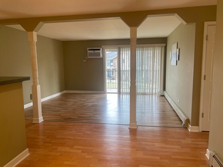 Building Photo - 16W481 Lake Dr