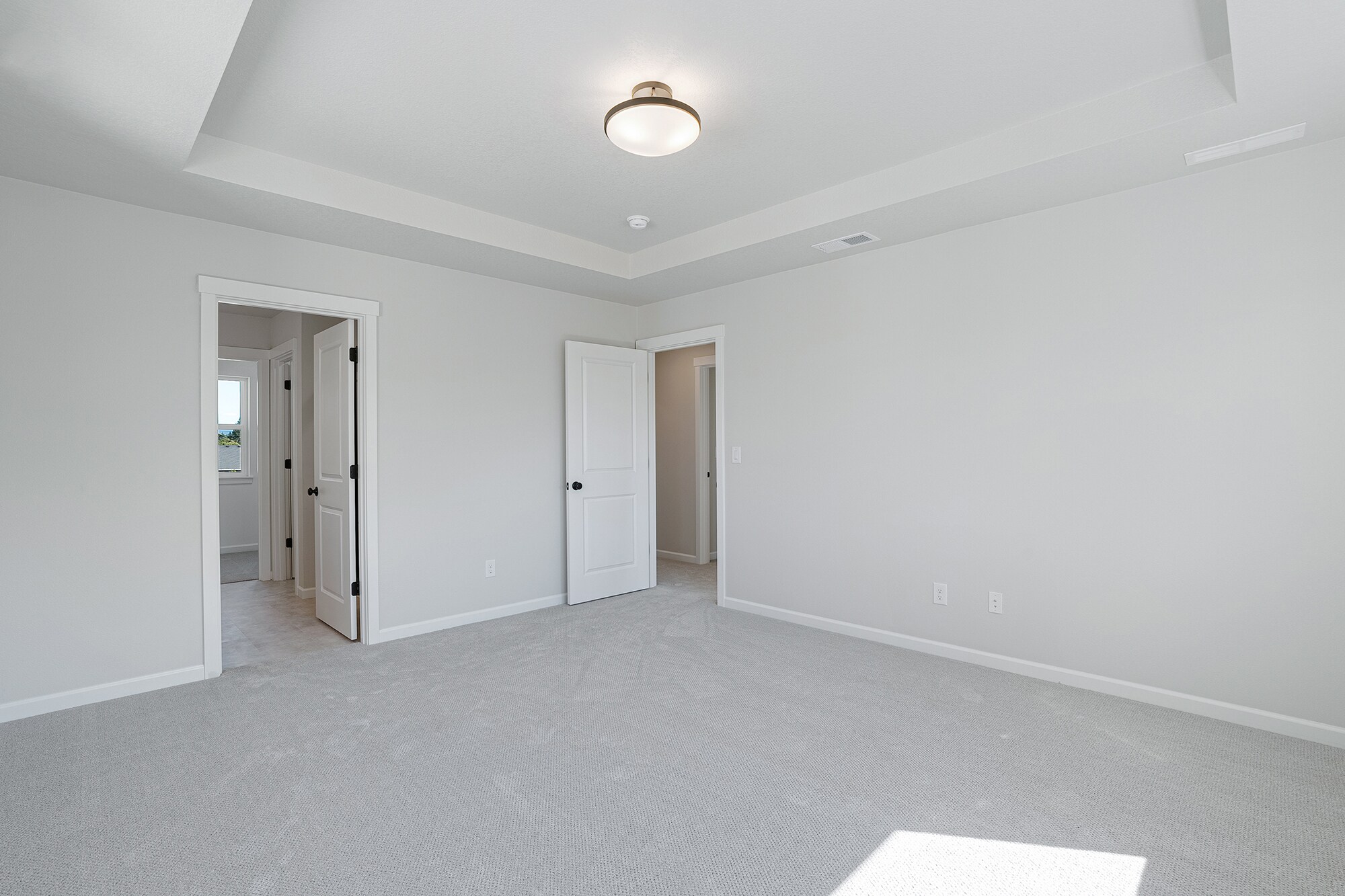 Building Photo - 203 SE Acacia Dr