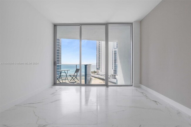 Building Photo - 17550 Collins Ave