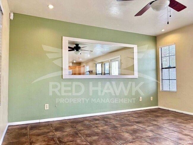 Building Photo - 820 W University Dr