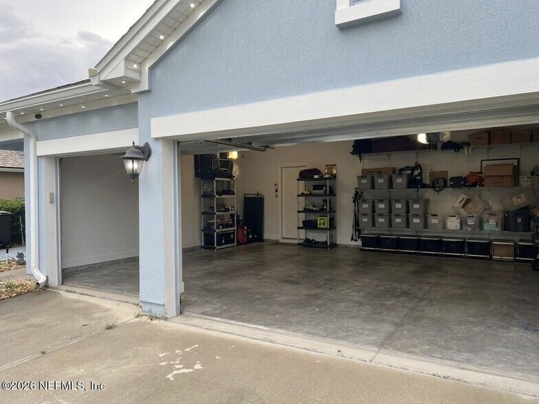 Building Photo - 340 Howland Drive