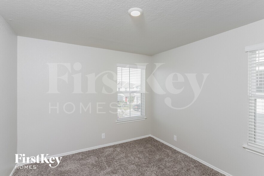 Building Photo - 13923 Morgan Terrace