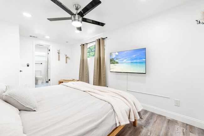 Building Photo - 1271 Woodlawn St