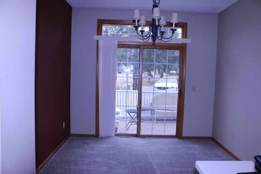 Building Photo - 2696 Mallard Dr