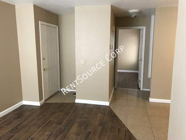 Building Photo - 504 W Ave J4