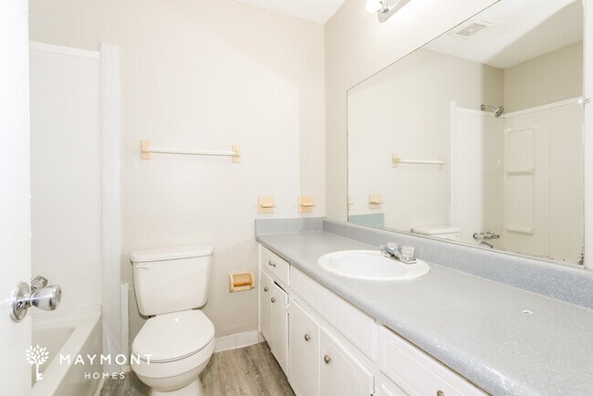 Building Photo - Captivating 3-Bedroom, 2-Bathroom