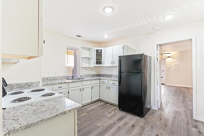 Building Photo - 208 13th St NW