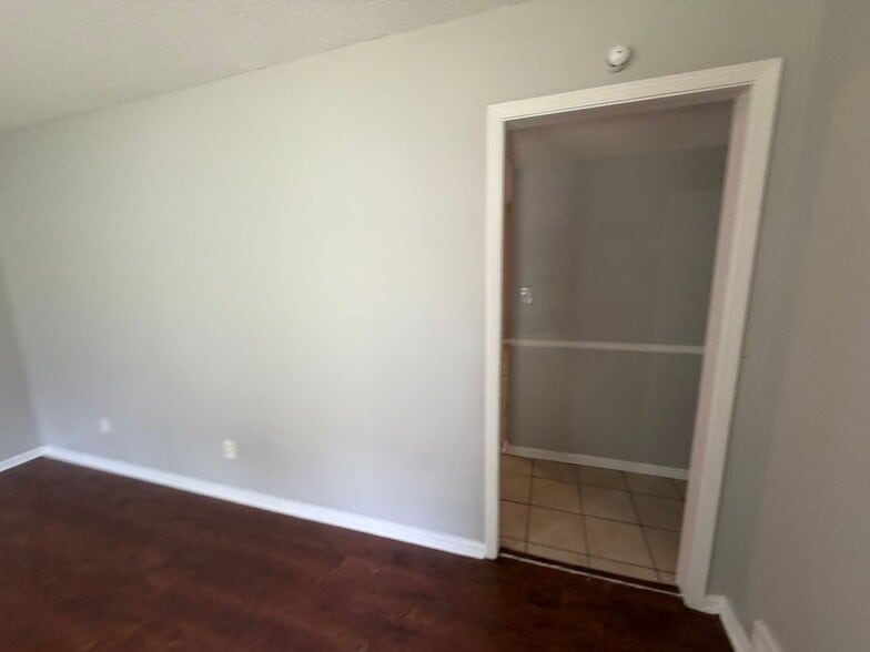 Building Photo - 5071 Gray Dr
