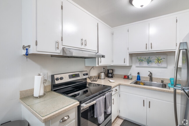 Kitchen - 5001-5005 Shafter Ave