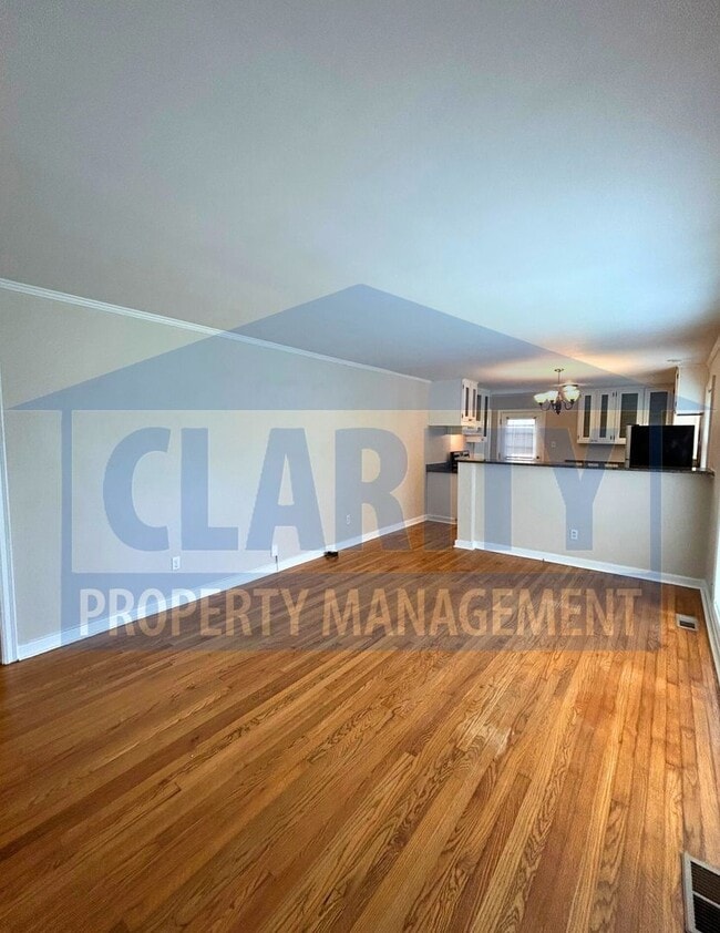 Building Photo - Three bedroom home in Downtown Cleveland!