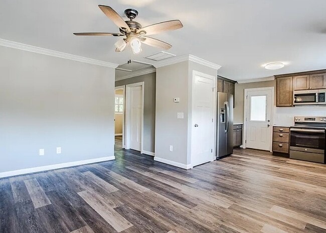 Building Photo - 306 W College St