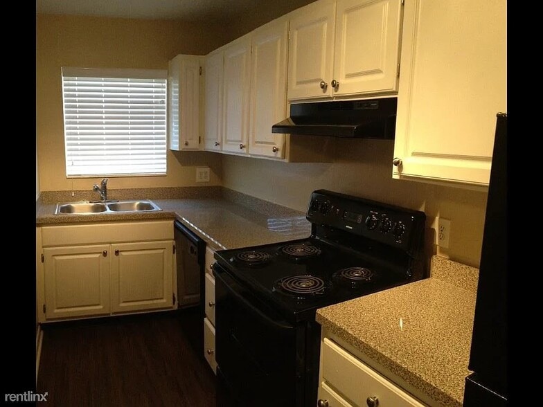 Building Photo - 6145 Longchamp Dr