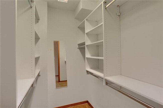 Building Photo - 2810 Sarah St