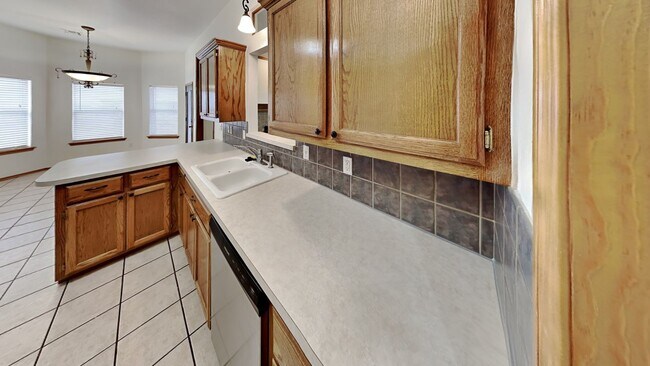 Building Photo - 3 Bedroom with Office in Edmond