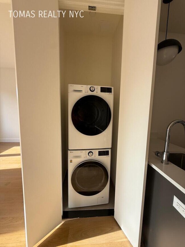 Building Photo - 3103 Sedgwick Ave