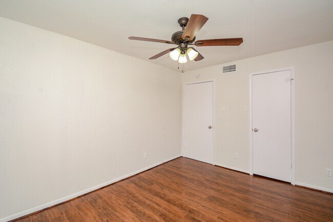 Building Photo - 13282 Trail Hollow Dr