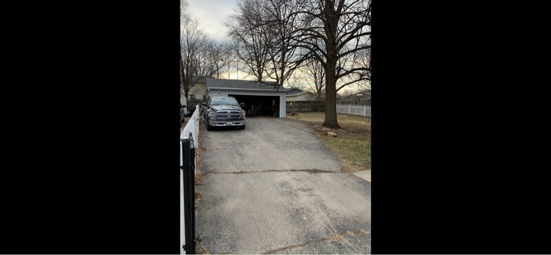 Building Photo - 661 S Park Ave