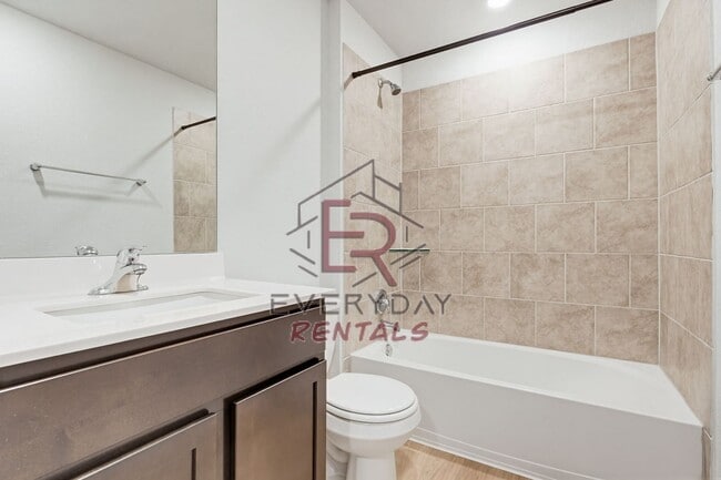 Building Photo - 3 bedroom 2 bath open concept