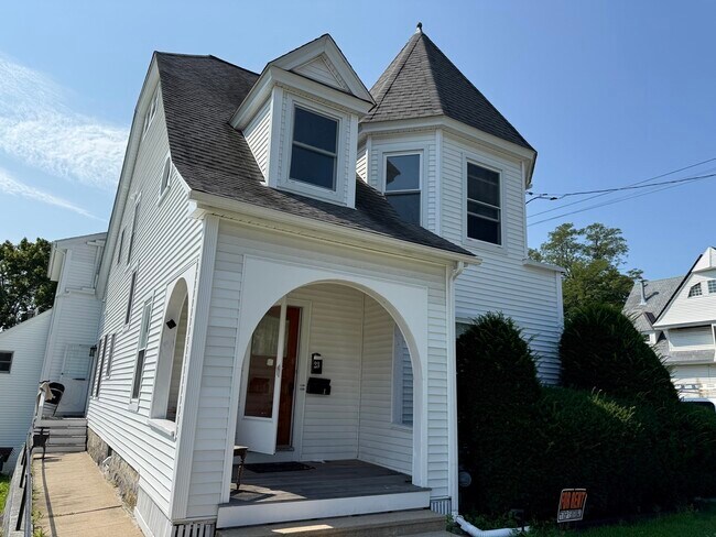 Building Photo - 23 Billerica Rd