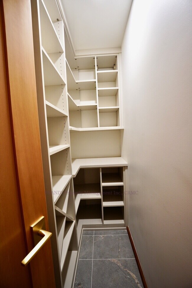 Building Photo - Unmatched Quality and Unparalleled Views F...