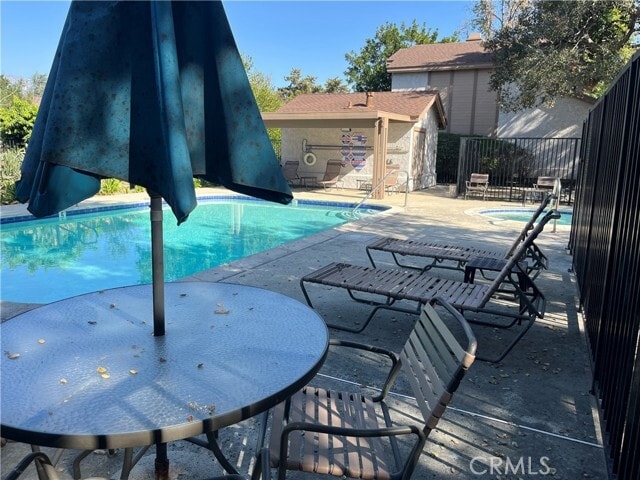 Building Photo - 537 S College Ave