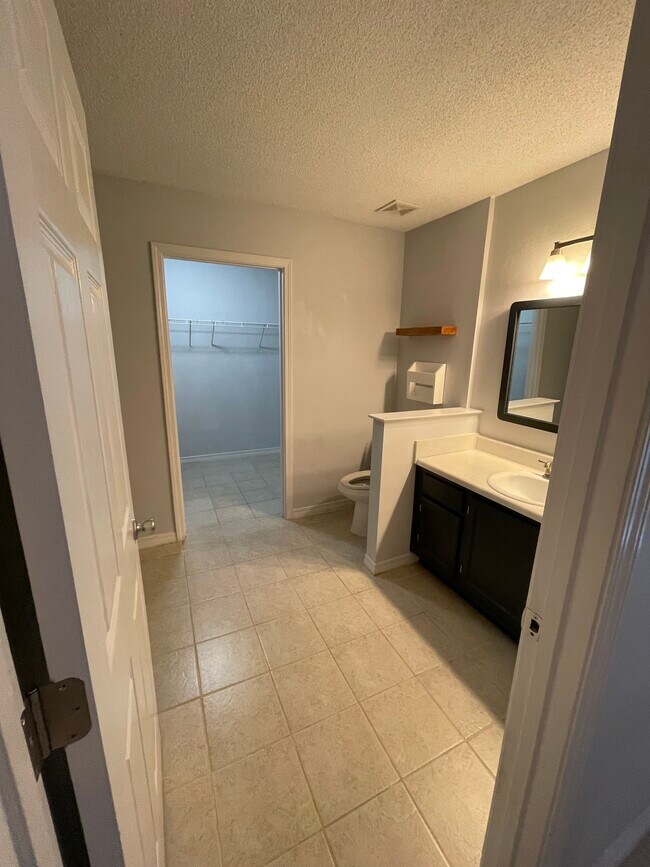 Building Photo - 1145 Merrie Way