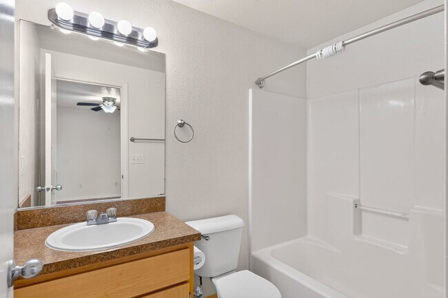 Building Photo - Centrally Located Studio Apartment in Beaverton