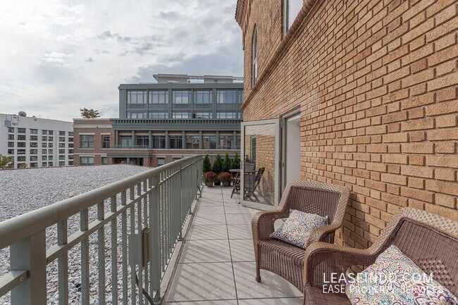 Building Photo - 2425 L St NW