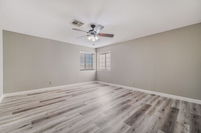 Building Photo - Stunning 4 bedroom home in Henderson with POOL!