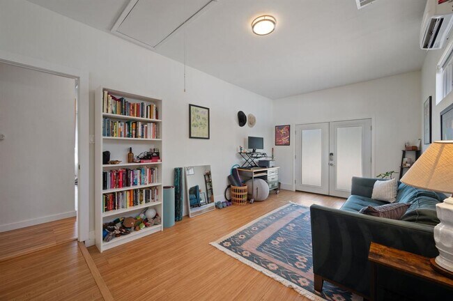 Building Photo - 4603 Ribbecke Ave