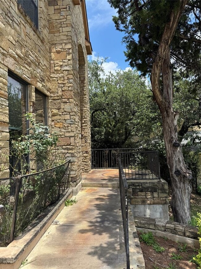 Building Photo - 10913 Sans Souci Pl