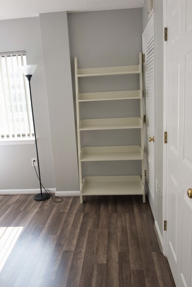 Building Photo - 1301 N Courthouse Rd