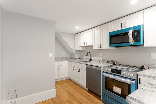 Building Photo - 21 Hartford St