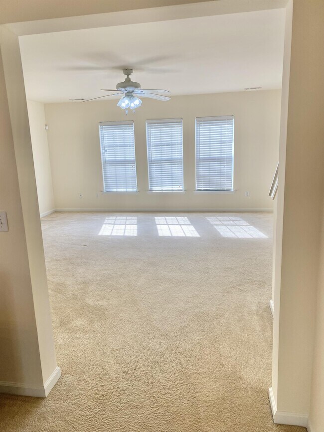 Building Photo - 19 Saluda Way