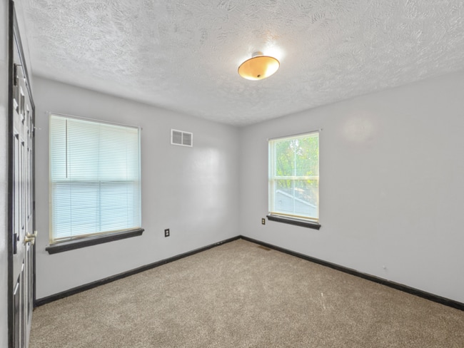 Building Photo - Charming 3 beds 2 baths in Cleveland!
