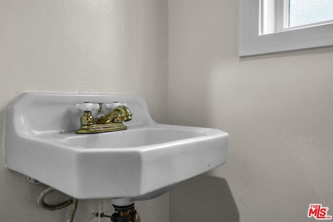 Building Photo - 10281 Dunleer Dr