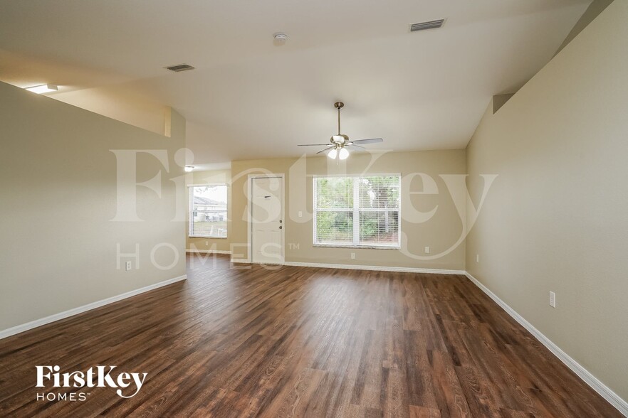 Building Photo - 2153 NW 18th Pl