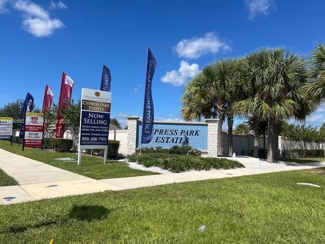 Primary Photo - 271 Bottle Brush Dr