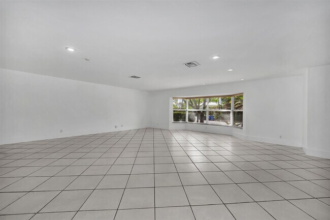 Building Photo - 2427 Sea Island Dr